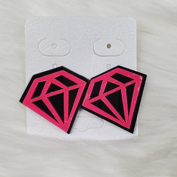 NEW Acrylic Hot Pink Geometric Shape Stud Earrings - Picture 2 of 6
